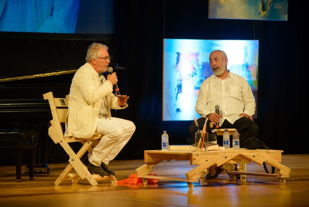 El escritor cubano, Leonardo Padura, fue el invitado de BBVA Colombia al Hay Festival