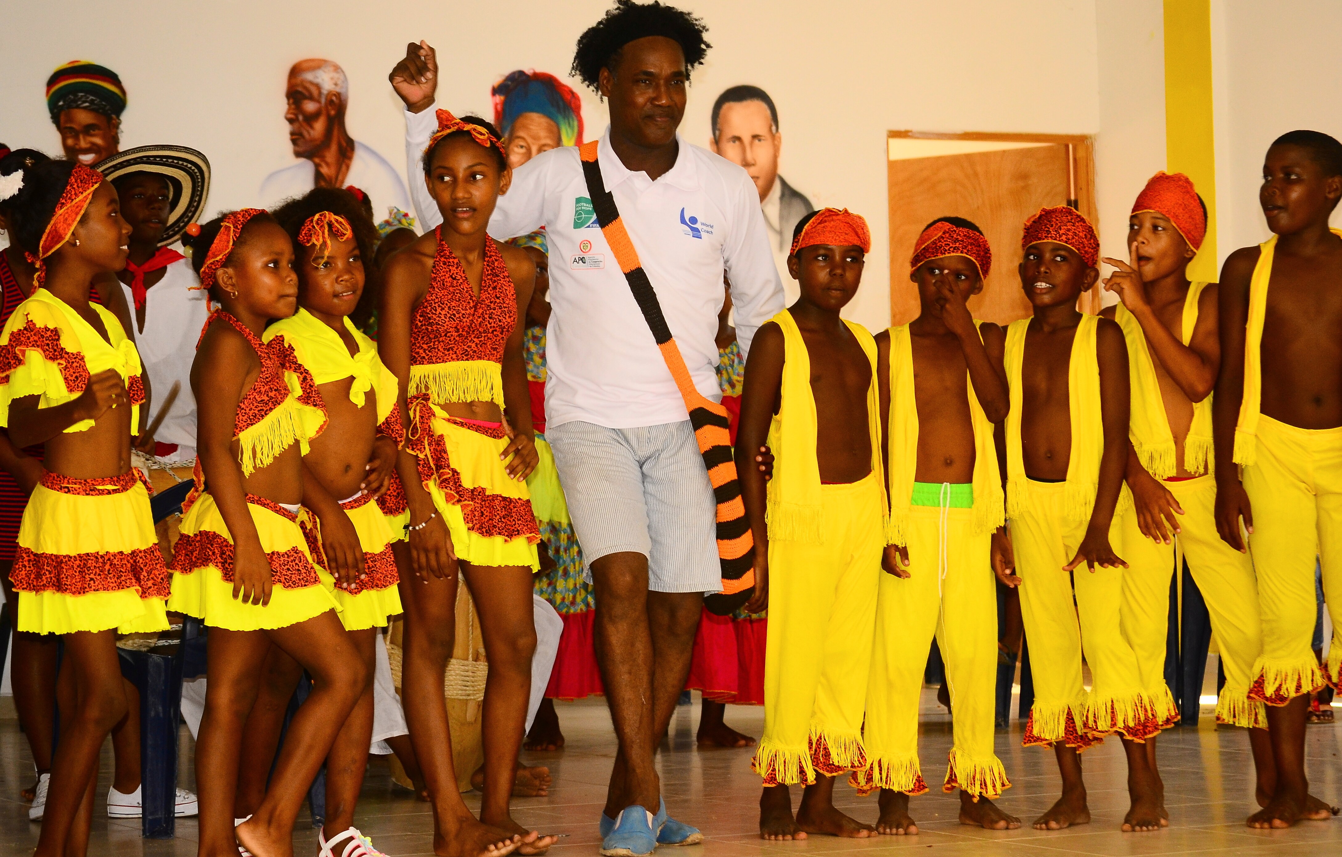 Niños Tierrabomba danzas Niños Tierrabomba danzas
