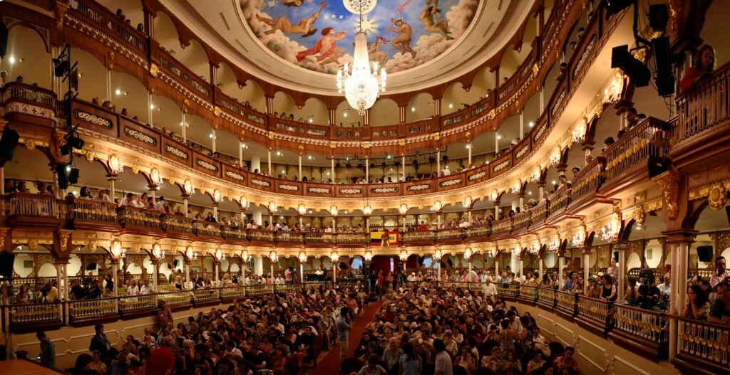 Teatro Adolfo Mejia Fotografía interior Teatro Adolfo Mejia