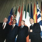 Fotografía de la firma del Tratado de la Unión Europea