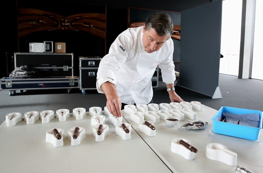Joan Roca emplata un adelanto de las creaciones para la Gira BBVA por España Joan Roca emplata un adelanto de las creaciones para la Gira BBVA por España