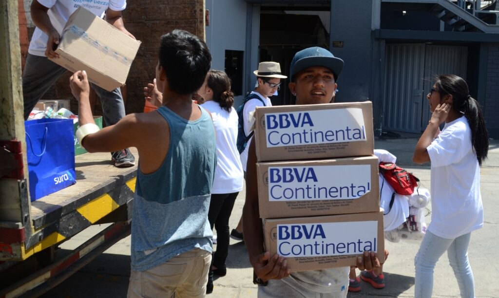 Colaboradores BBVA Continental, voluntarios, ayuda, damnificados, Perú
