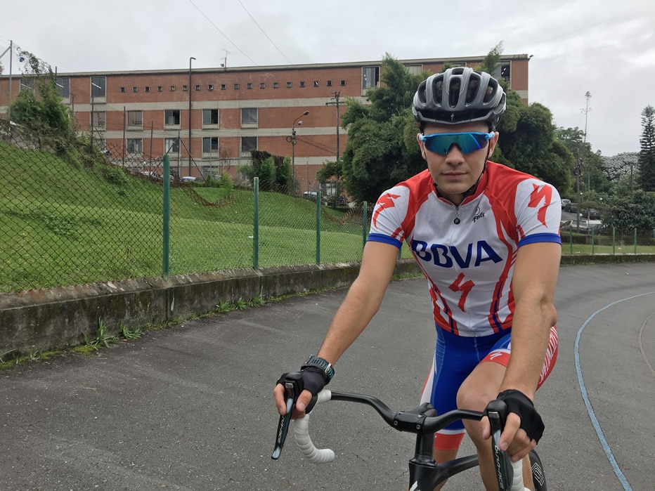 Fotografía de Eduardo Londoño en su practica de ciclismo