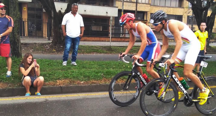 Fotografías de Sebastian Rubio y Eduardo Londoño Triatletas patrocinado por BBVA