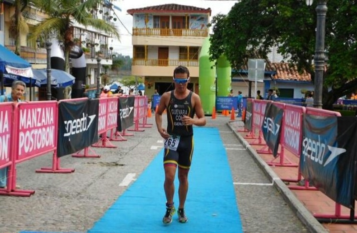 Nicolás Guevara triatleta patrocinado por BBVA Colombia Fotografía de Nicolás Guevara triatleta patrocinado por BBVA Colombia