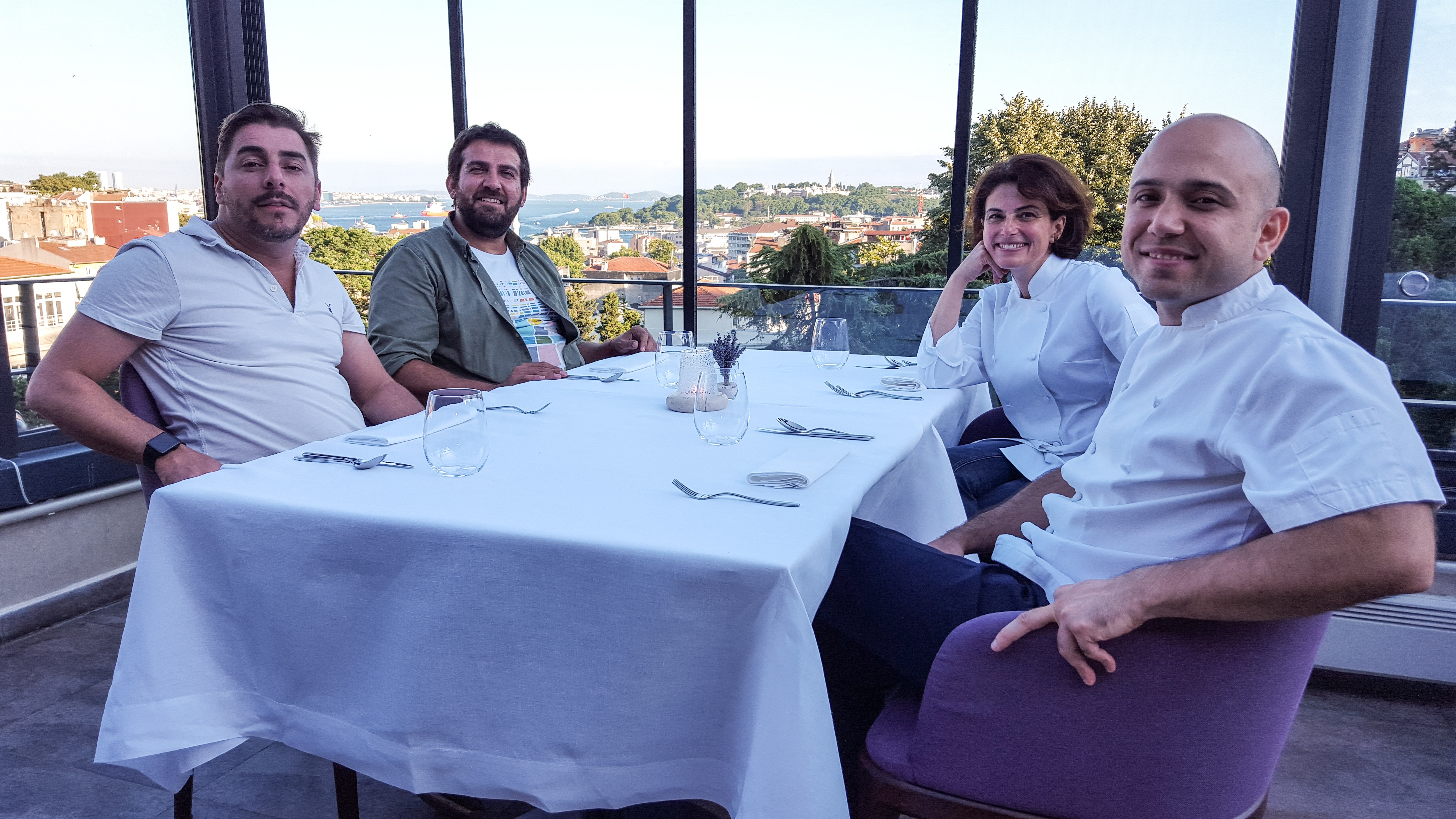 Jordi Roca y Maksut Askar comparten mesa en Estambul Jordi Roca y Maksut Askar comparten mesa en Estambul