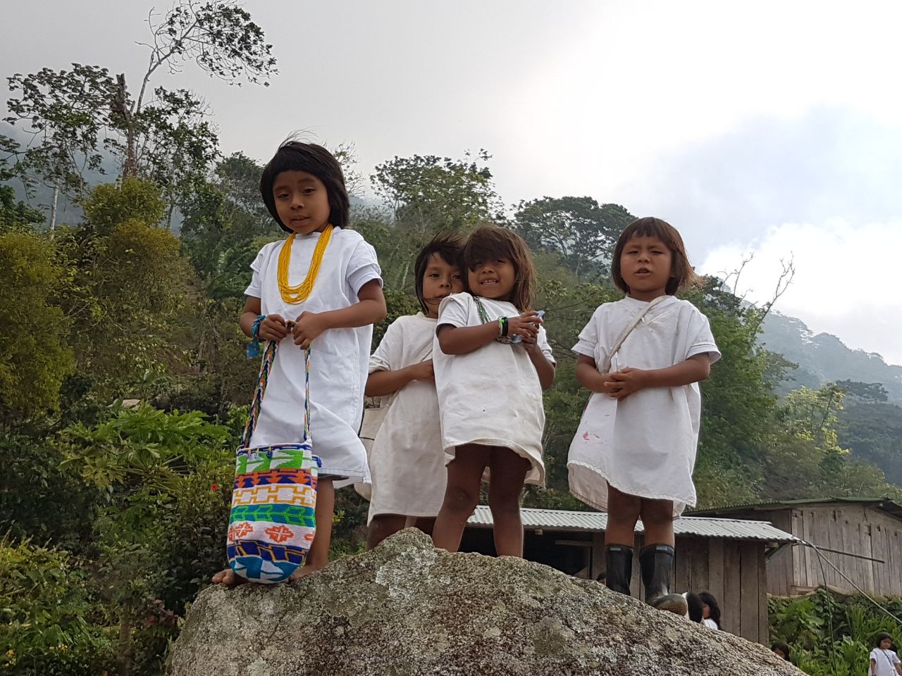 Niños de la comunidad Koguis Sierra Nevada de Santa Marta Fotografía de Comunidad Koguis Sierra Nevada de Santa Marta
