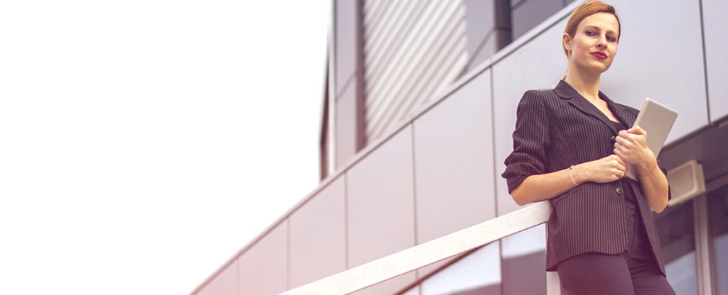 Mujer trabajadora tecnología fintech recurso