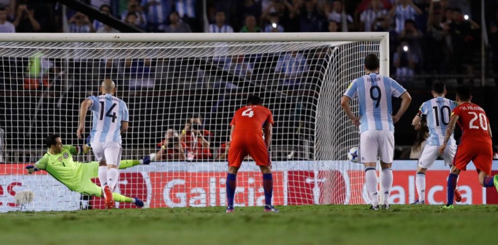 messi-bravo-penalti-chile-argentina-efe messi-bravo-penalti-chile-argentina-efe