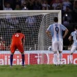 messi-bravo-penalti-chile-argentina-efe