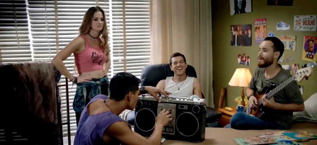 Campaña de pagos sin intereses con Tarjetas BBVA Continental junto con actores de la película Avenida Larco. Campaña Pagos Sin Intereses con Tarjetas BBVA Continental