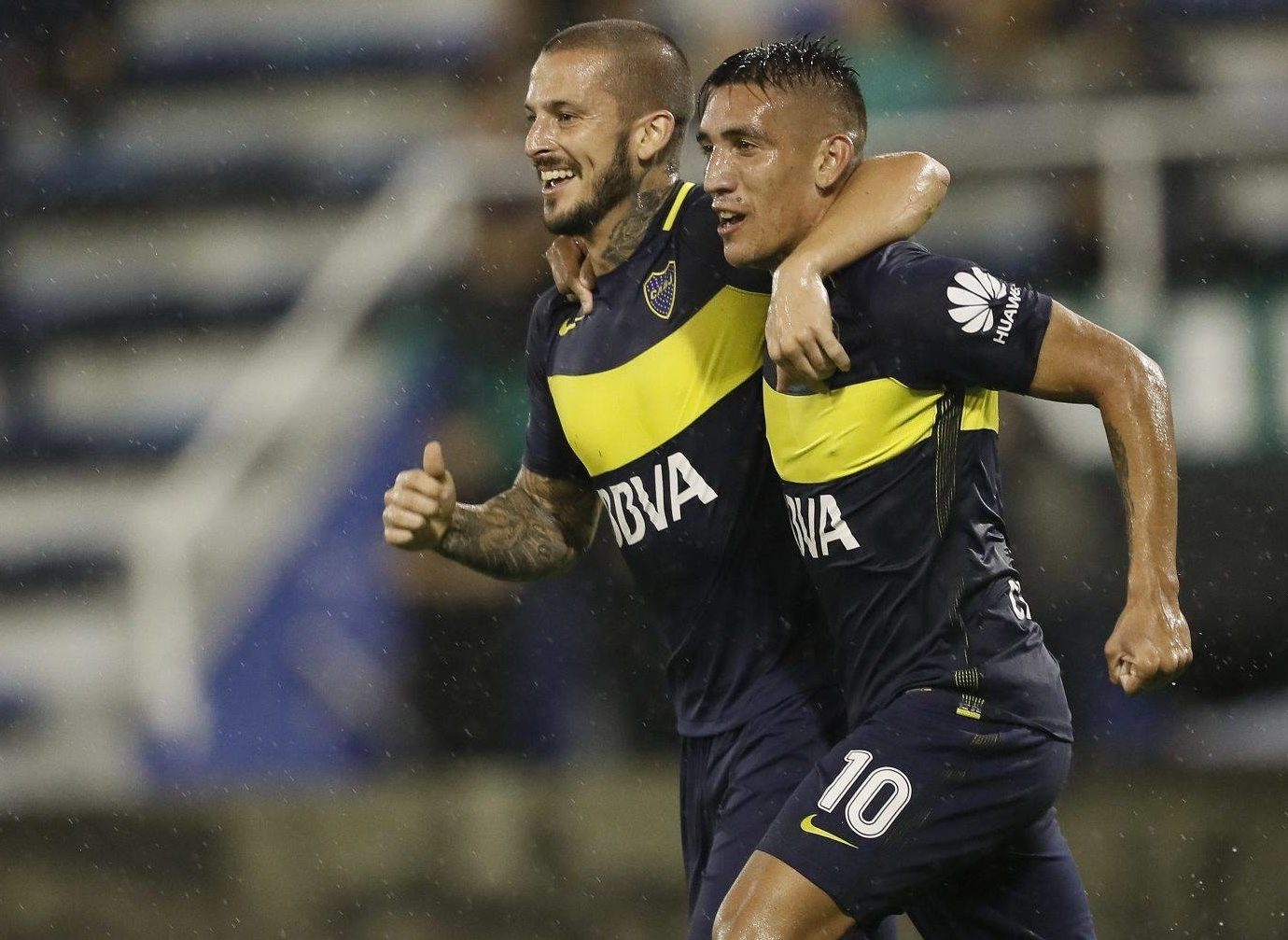 Los goleadores de Boca, Benedetto y Centurión festejan el 1 a 0 contra Vélez en Liniers Los goleadores de Boca, Benedetto y Centurión festejan el 1 a 0 contra Vélez en Liniers. BBVA