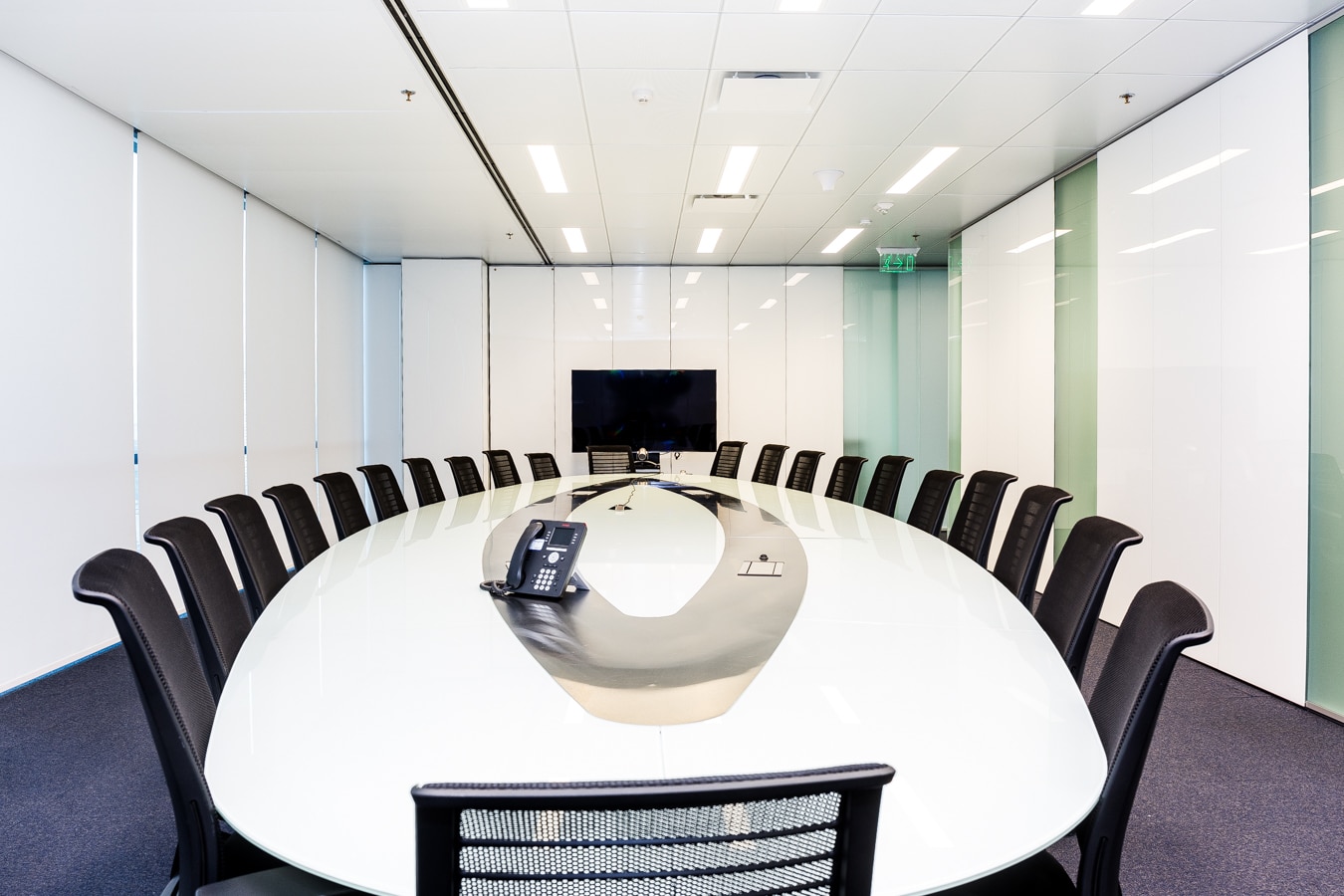 El Business Center, ubicado en el piso 21, está compuesto por 25 salas de reunión. Torre BBVA, casa central de BBVA Francés, Buenos Aires Business Center - Sala de Reunión - Torre BBVA