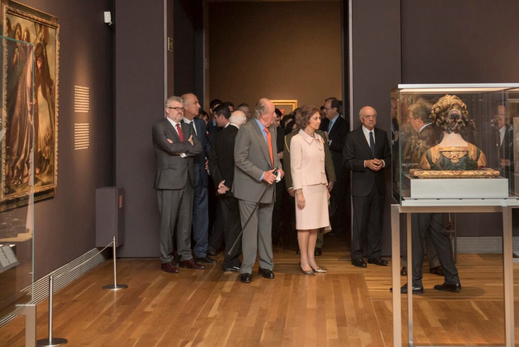 Imagen Los Reyes Don Juan Carlos y Doña Sofía inauguran la exposición Tesoros de la Hispanic Society, patrocinada por la Fundación BBVA.