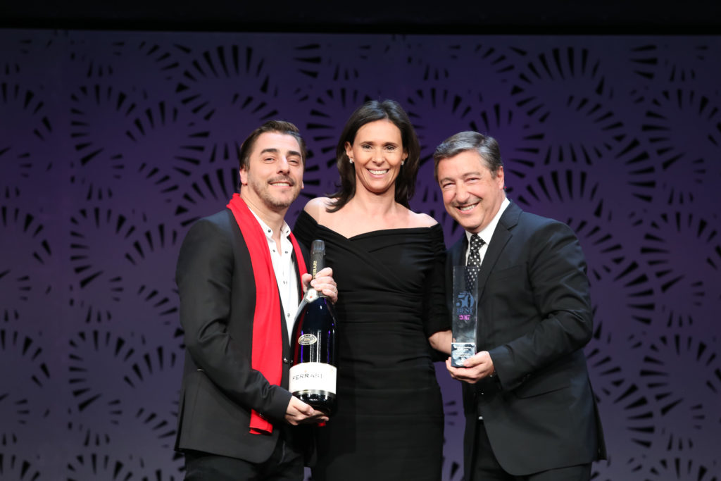 Jordi y Joan Roca recogen el Ferrari Trento Art Of Hospitality Award en el World's 50 Best 2017 (Foto de The World’s 50 Best Restaurants)