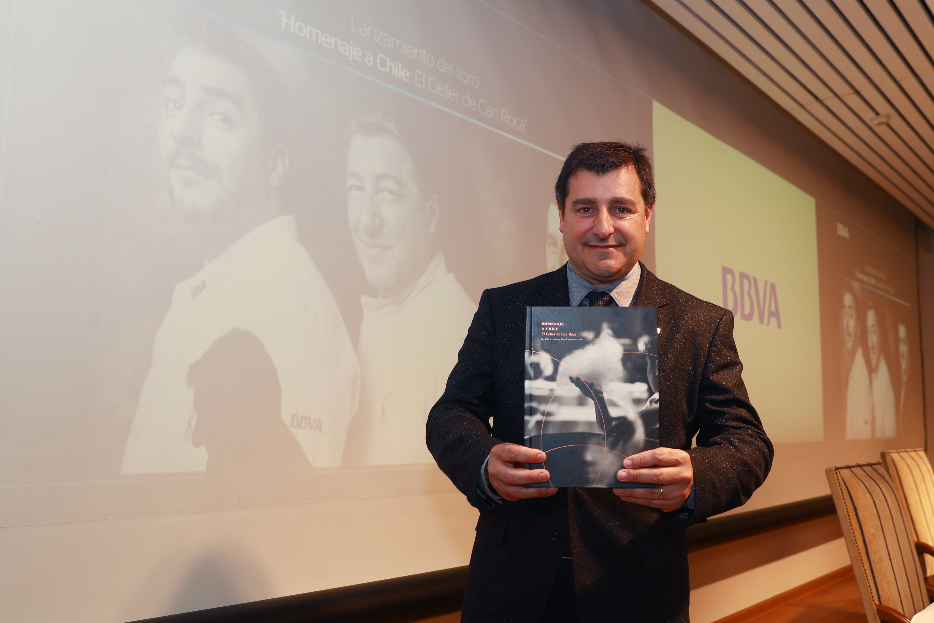 Josep Roca presenta libro en homenaje a Chile