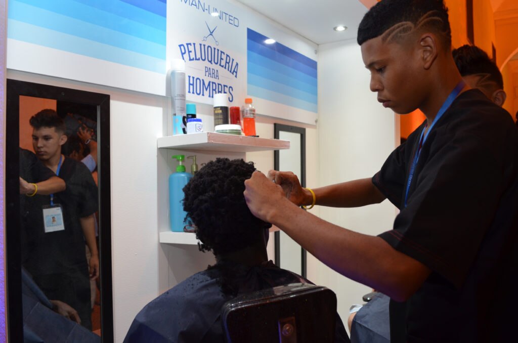 Jóvenes beneficiados con el programa Escuela para el Emprendimiento BBVA Fotografía de Jóvenes beneficiados con el programa Escuela para el Emprendimiento BBVA