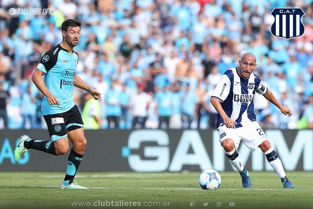Pablo Guiñazú, mediocampista de Talleres, disputa la pelota Talleres empató con Belgrano 1 a 1 BBVA