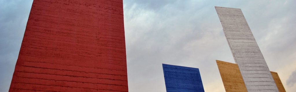 Torres de Satélite en la Ciudad de México, Mathias Goeritz Torres de Satélite en la Ciudad de México, Mathias Goeritz
