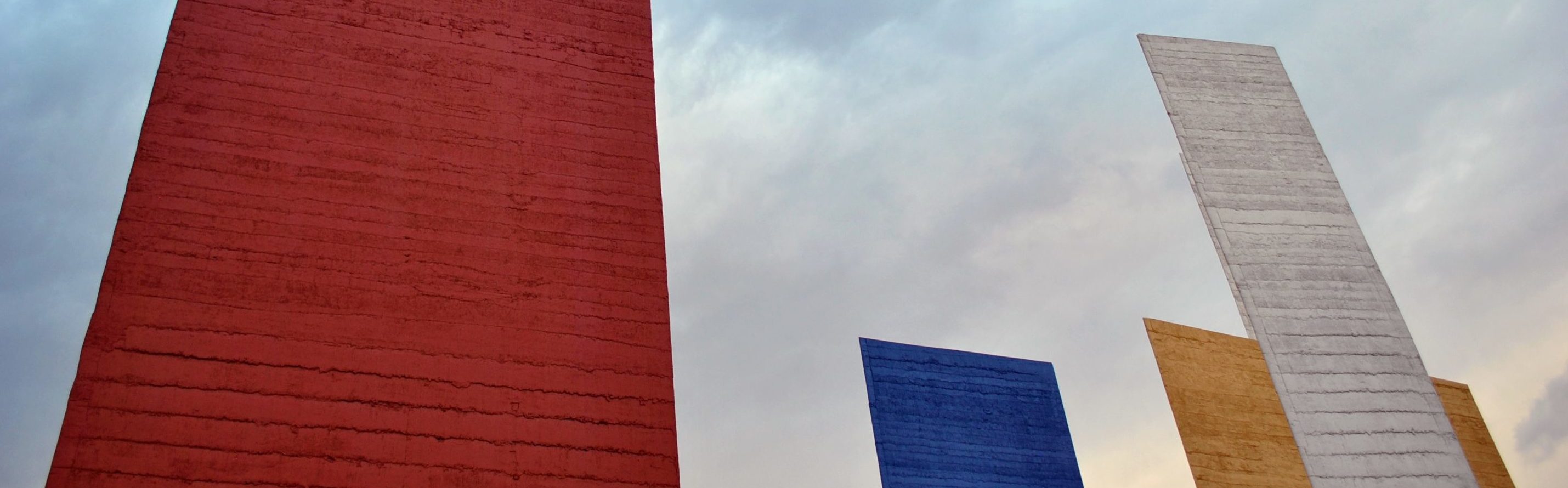 Torres de Satélite en la Ciudad de México, Mathias Goeritz