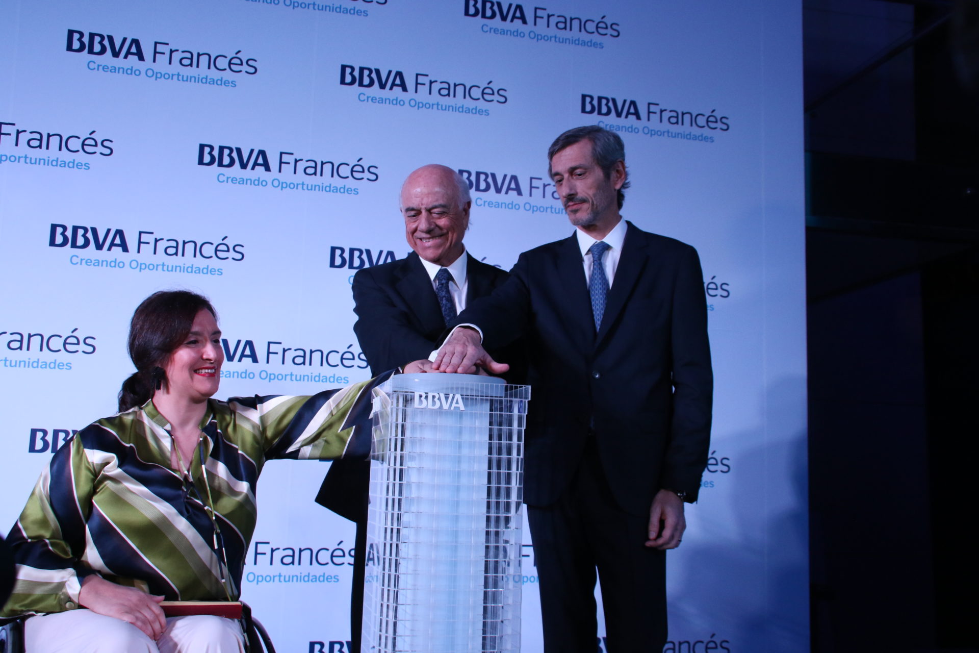 Fotografía de vicepresidenta argentina, Gabriela Michetti, Francisco González y Martín Zarich