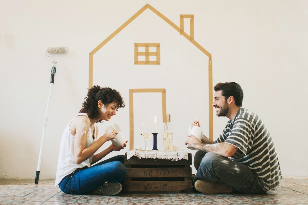 RECURSO casa hipoteca ahorros pintura pareja felicidad cena economia finanzas