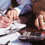 RECURSO calculadora finanzas cuentas ordenador tecnologia papel economia empresa analisis pymes