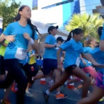 Niños corriendo en carrera BBVA Paraguay