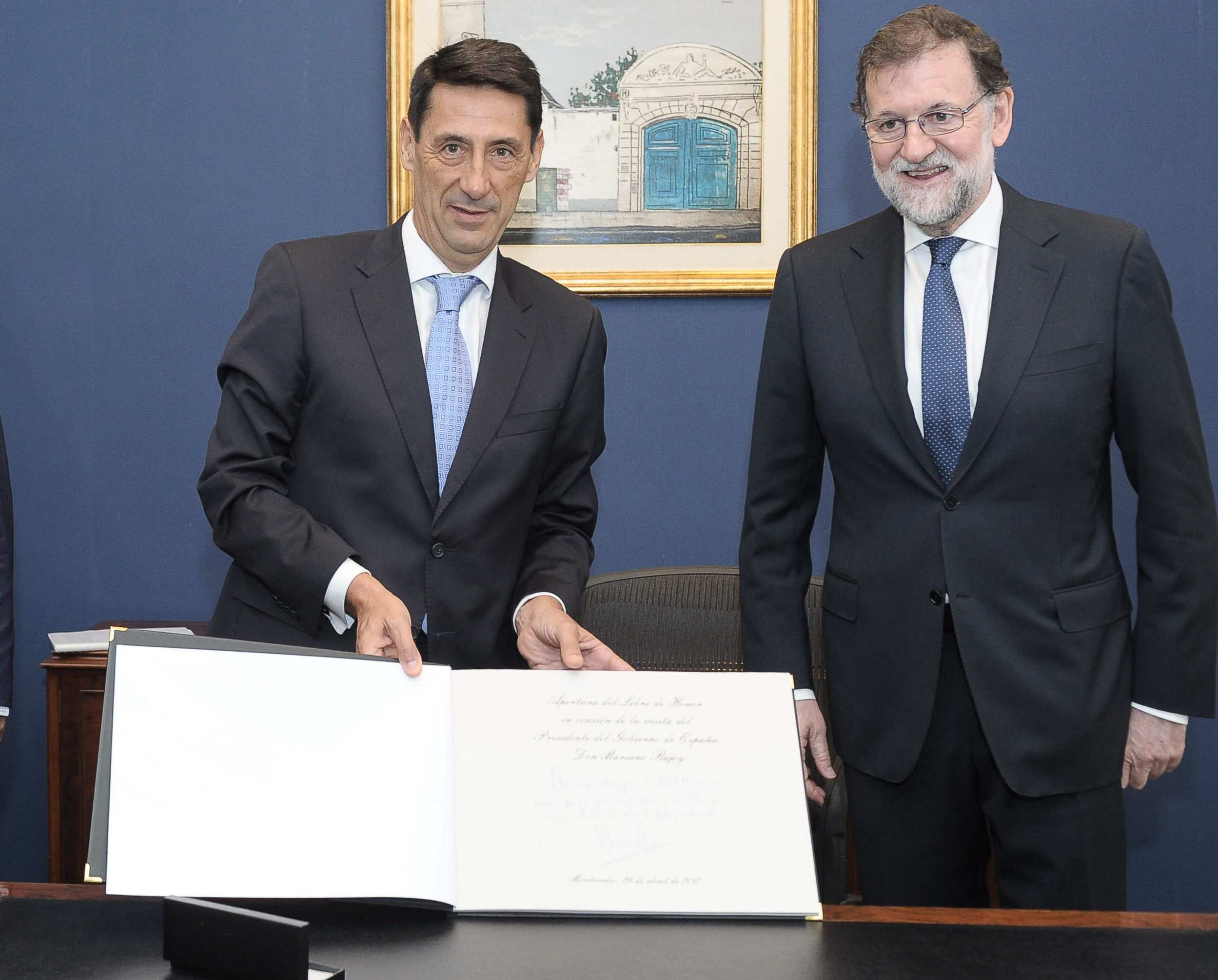 mariano rajoy presidente gobierno españa antonio alonso presidente ejecutivo uruguay visita oficial sede firma 26042017 fotografia de mariano rajoy presidente gobierno españa antonio alonso presidente ejecutivo uruguay visita oficial sede firma 26042017 bbva