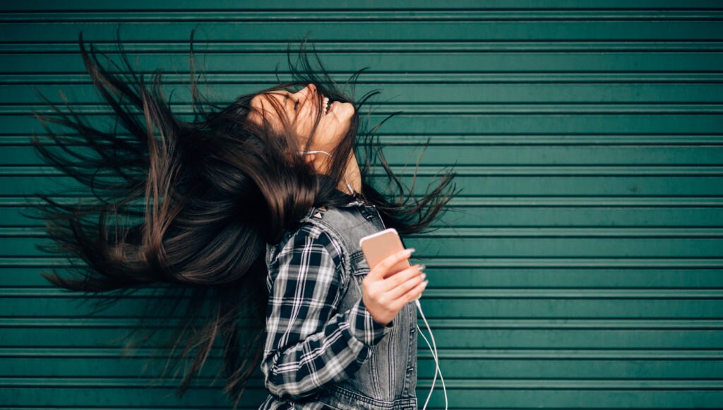RECURSO musica juventud millennial iphone auriculares music innovacion tech tecnologia
