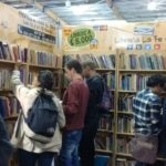 Fotografía de asistentes a la Feria Internacional del Libro de Bogotá