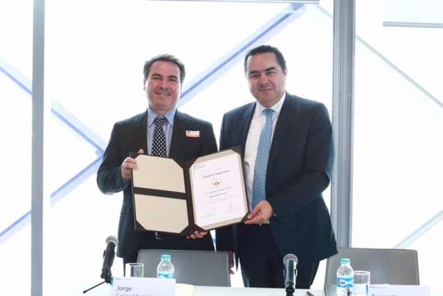 firma-convenio-universidad-anahuac-mexico-y-bancomer-2 firma-convenio-universidad-anahuac-mexico-y-bancomer-2