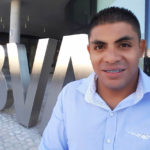 Fotografía del deportista paralímpico, Francisco Sanclemente, patrocinado por BBVA, quien visitó en La Vela