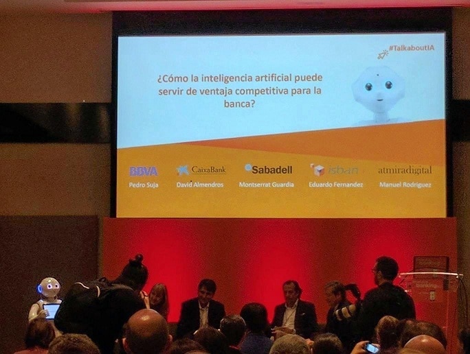 Pepper presentó la mesa de Inteligencia Artificial