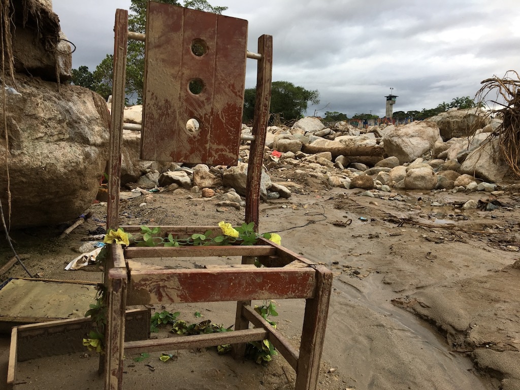 Fotografía de Mocoa entre rocas