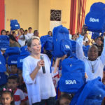 Fotografía de Entrega de kits escolares en Mocoa con el presidente de BBVA Colombia, La primera dama, la ministra de educación y el rector del colegio