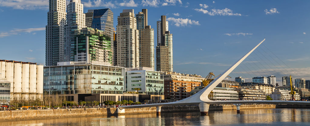 El Puente de la Mujer en Puerto Madero, Ciudad de Buenos Aires, Argentina. El Puente de la Mujer en Puerto Madero, Ciudad de Buenos Aires, Argentina. BBVA