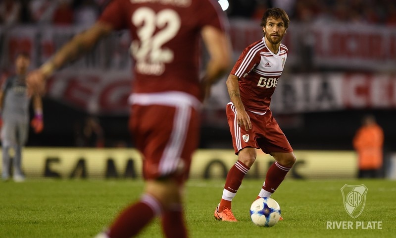 Leonardo Ponzio, mediocampista de River Plate Leonardo Ponzio recibe la pelota. BBVA