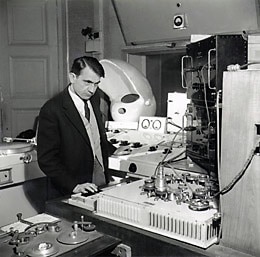 Pierre Schaeffer en su estudio, 1951 Pierre Schaeffer en su estudio, 1951