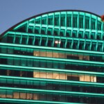 Sede de BBVA iluminada en verde para el día del Medio Ambiente Medio Ambiente