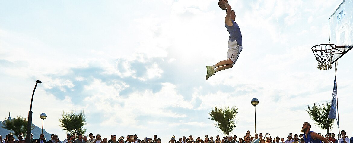 bbva-y-nba-tinen-de-azul-san-sebastian-3