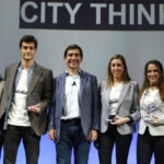 carlos-torres-con-participantes-del-blue-bbva-challenge-bbva