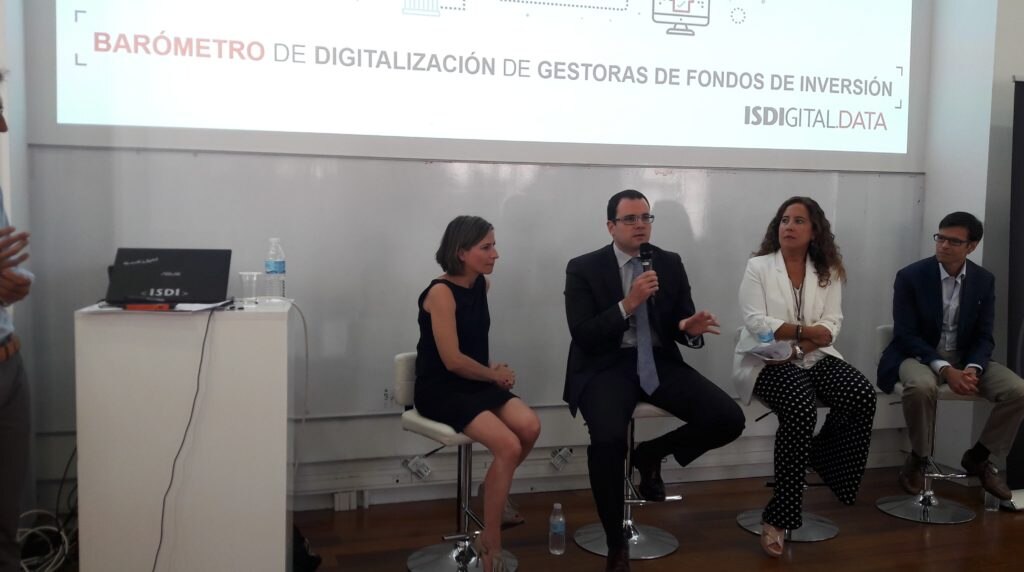 Imagen de Daniel Blanco, chief digital officer de BBVA Asset Management en la presentación del Barómertro de Digitaliación de las gestoras de fondos de Inversión. 22 de junio de 2017