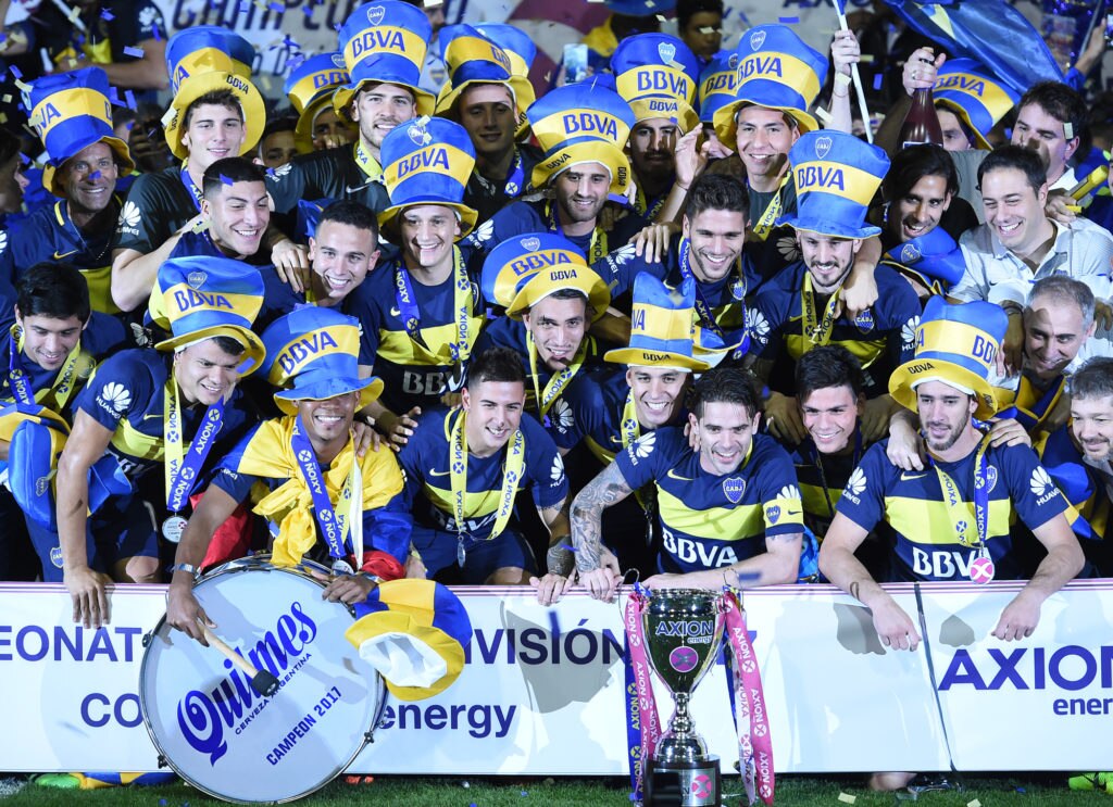 Jugadores de Boca frente al trofeo Jugadores de Boca frente al trofeo. BBVA