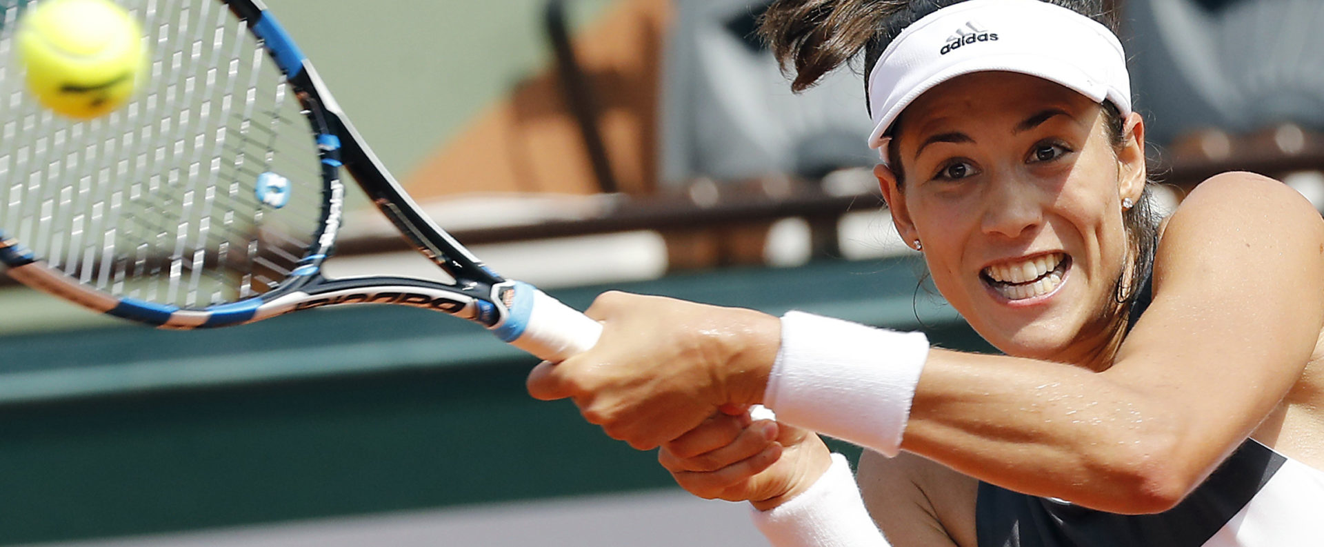 Garbiñe Muguruza pasa a octavos de Roland Garros
