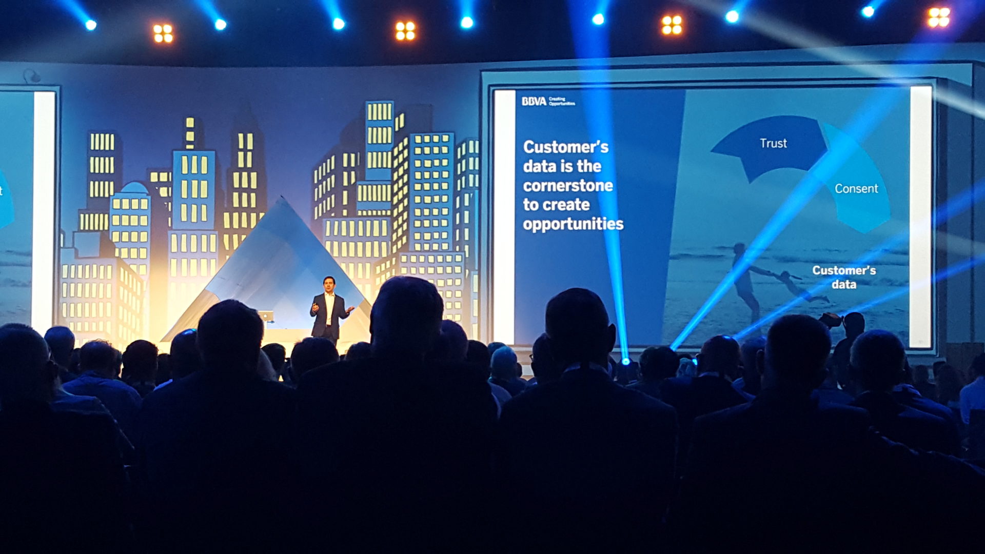 Carlos Torres hablando en el evento fintech europeo Money2020 BBVA
