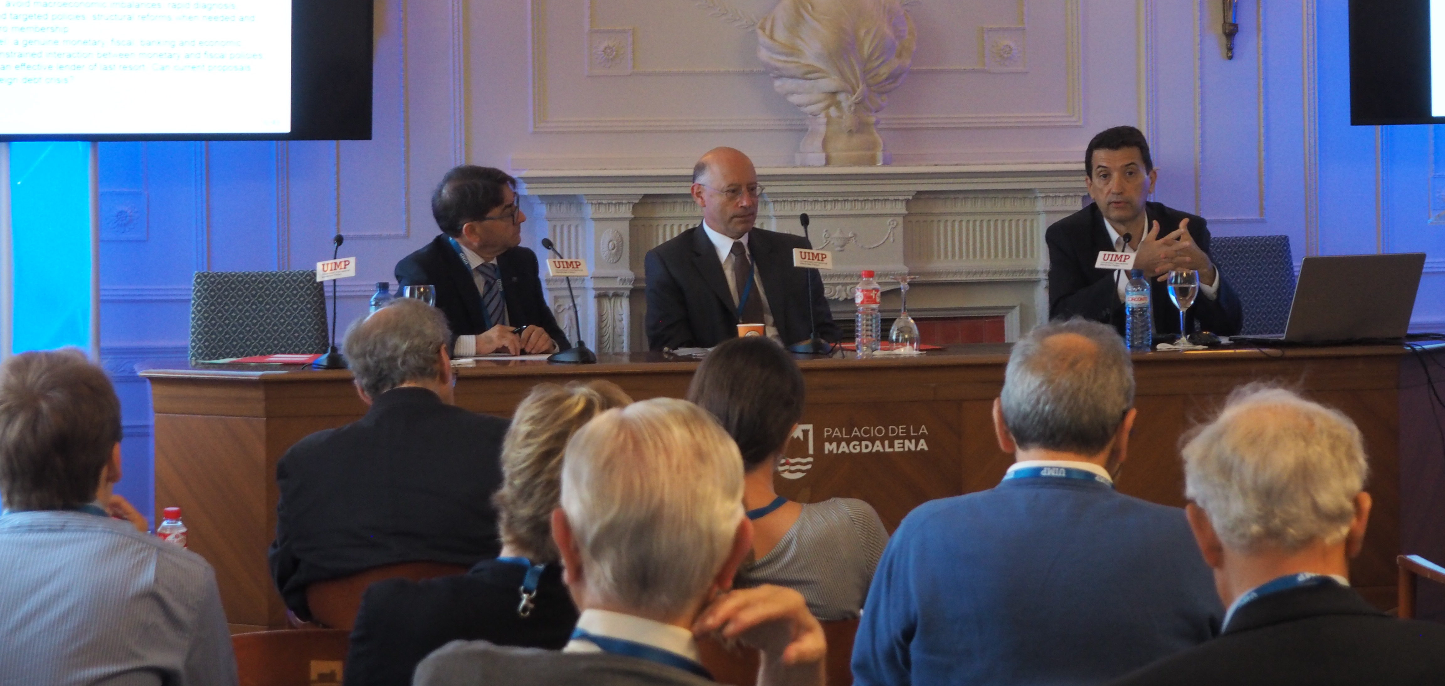 Rafael Doménech, de BBVA Research, ha participado hoy en el seminario “Reflexiones sobre el Futuro de la Eurozona” de la Universidad Menéndez Pelayo UIMP (Santander) Rafael Doménech, de BBVA Research, ha participado hoy en el seminario “Reflexiones sobre el Futuro de la Eurozona” de la Universidad Menéndez Pelayo UIMP (Santander)