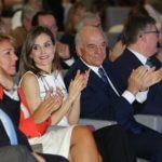 Reina Letizia y Francisco González en los premios de acción magustral 2016 BBVA