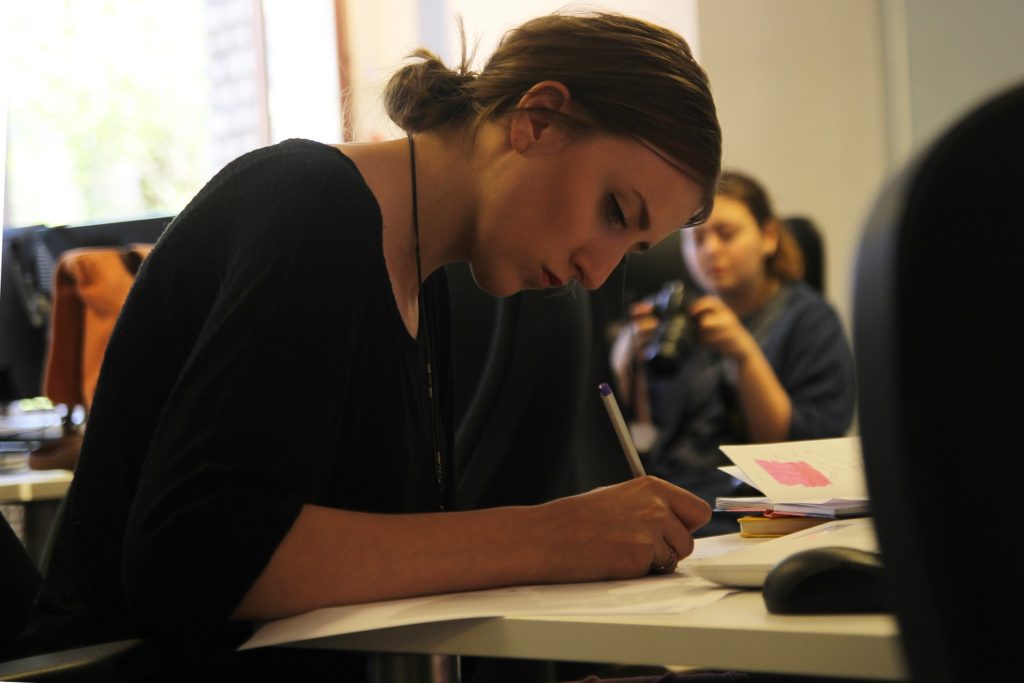 Mujer estudio trabajo Recurso mujer estudiando