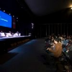 Fotografía del conversatorio sobre la poesía organizado por la Fundación BBVA Continental.